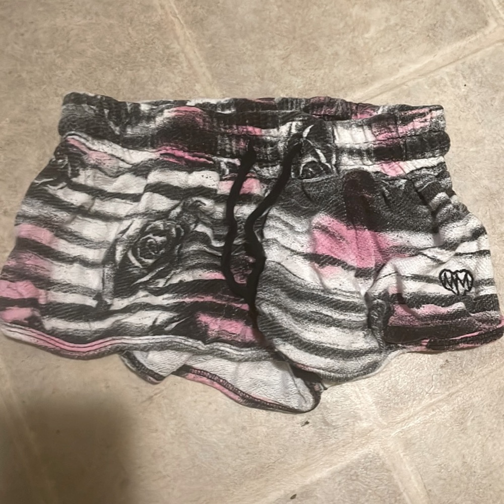 Metal mulisha pink and white short shorts